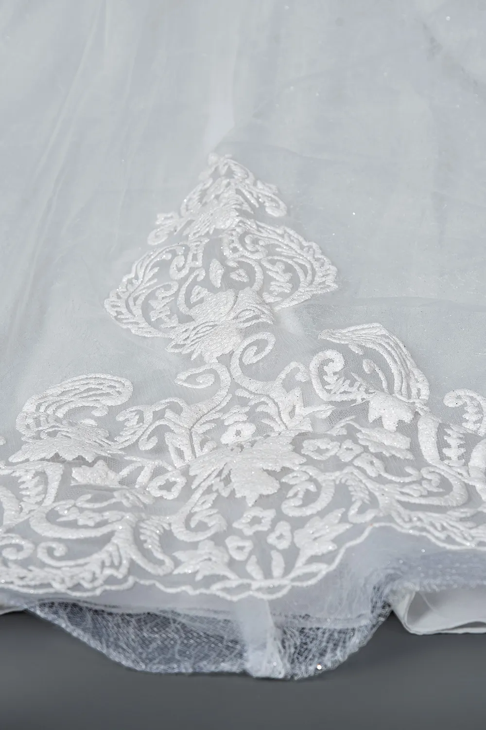 Stunning Cap Sleeve Ball Gown Sheer Tulle Wedding Dress with Lace V-Neck