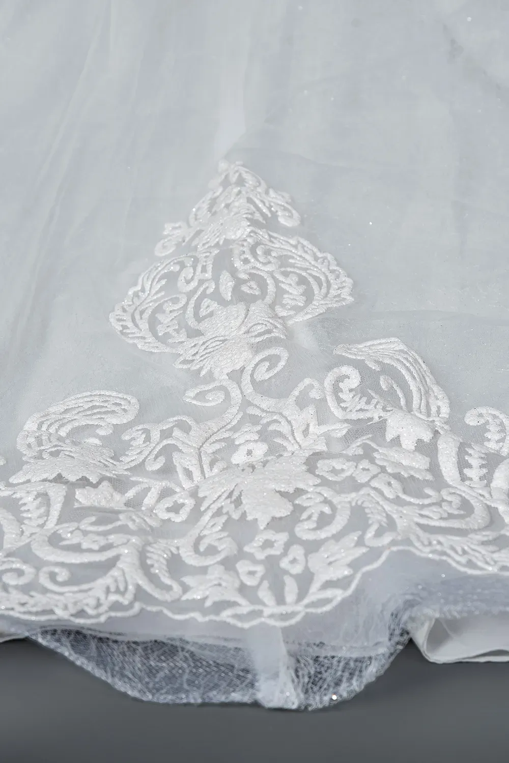 Stunning Cap Sleeve Ball Gown Sheer Tulle Wedding Dress with Lace V-Neck