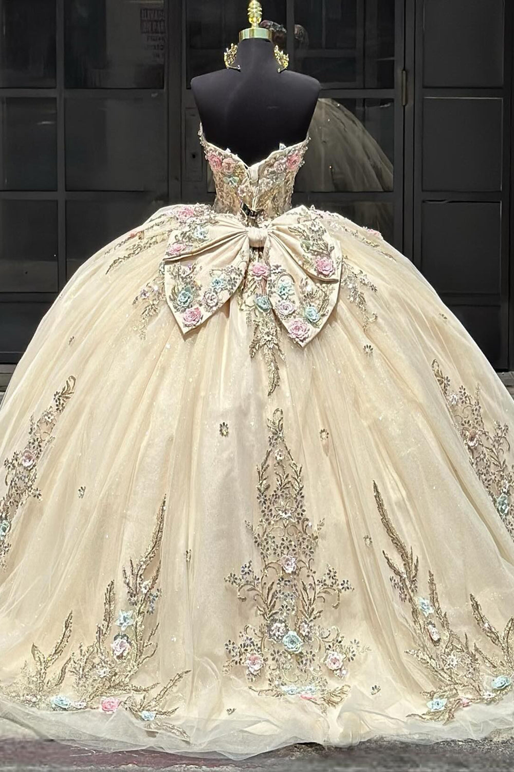 Golden Sparkle Sweetheart Ball Gown with Bow for Quinceanera in Tulle