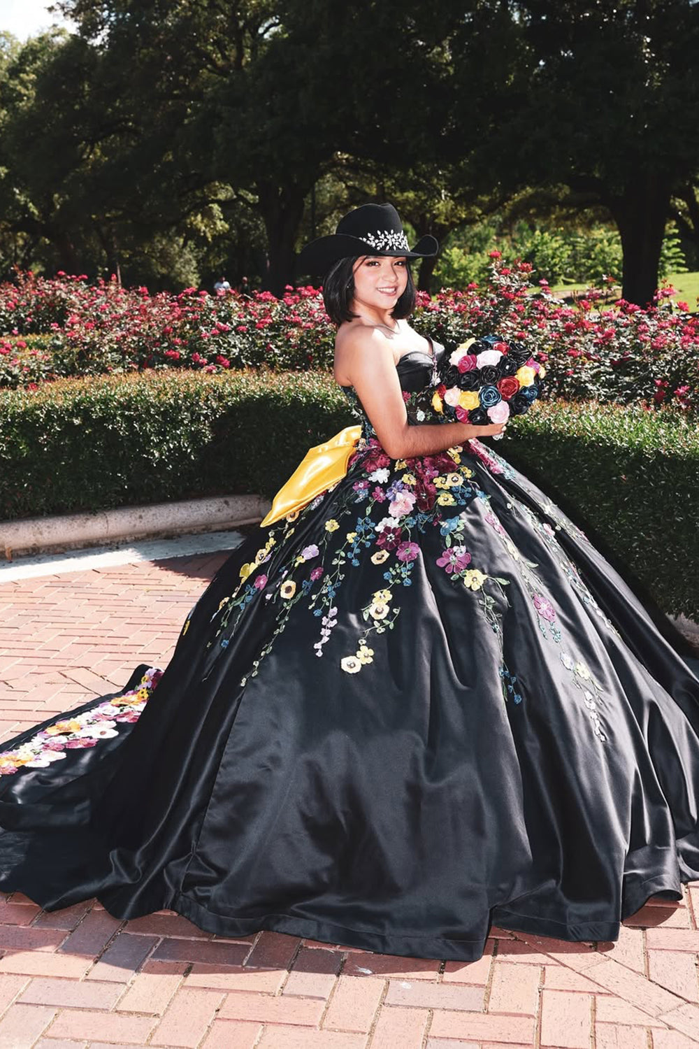 Princess Sweetheart Satin Quinceanera Dress in Black with Appliques