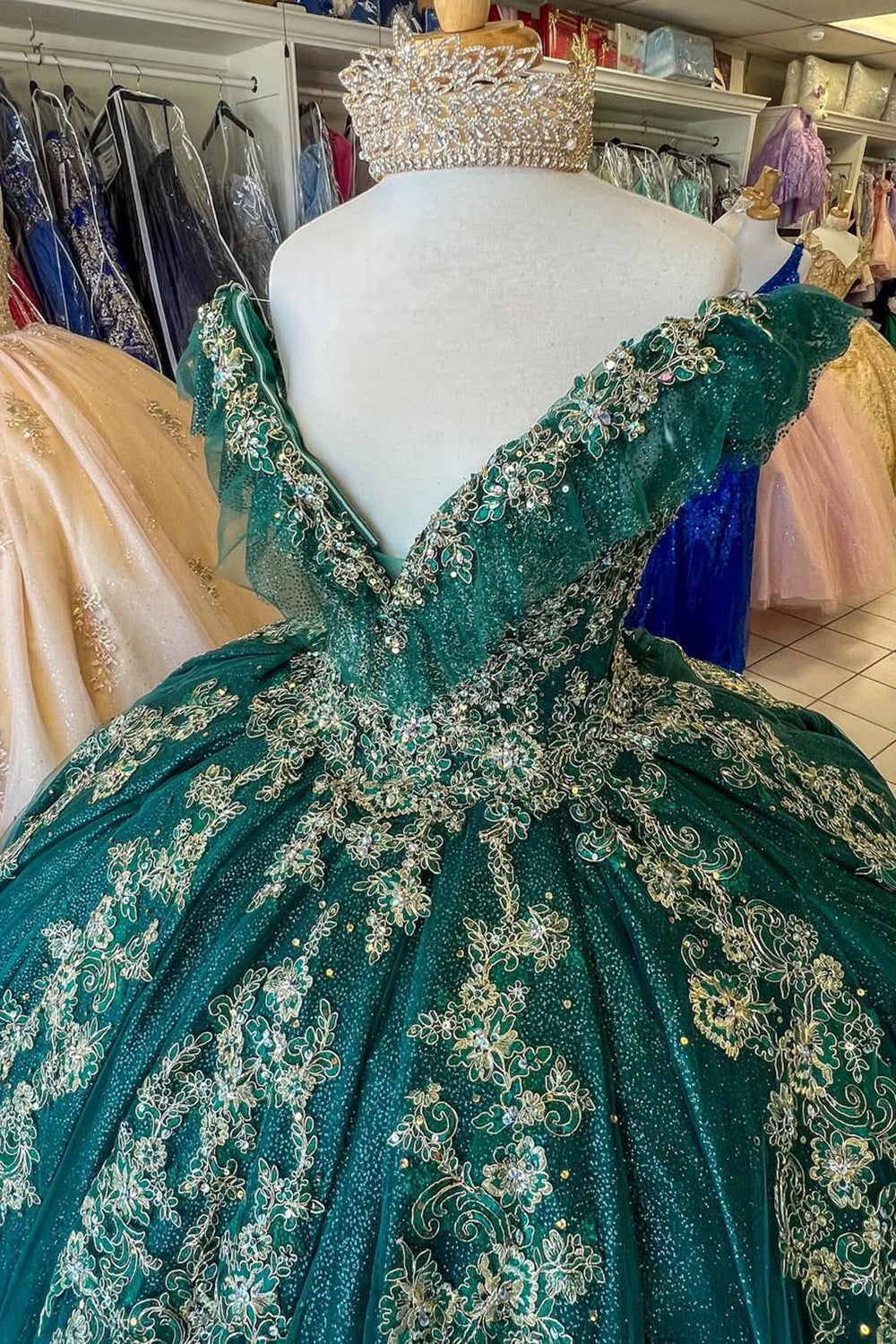 Green Glitter Gold V-Neck Ball Gown with Applique for Quincea?era