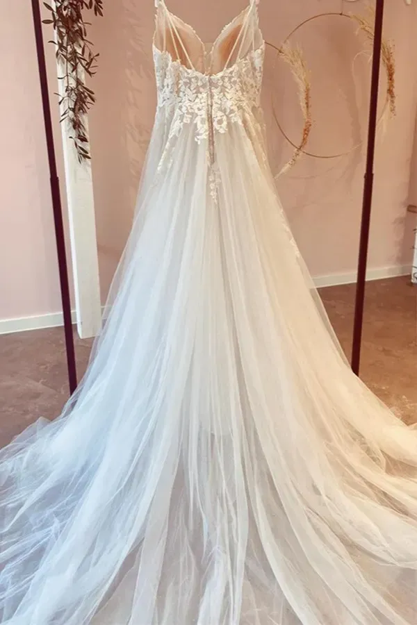 Vintage Lace Floor-Length Sweetheart Appliques A-Line Wedding Dress with Ruffles Tulle