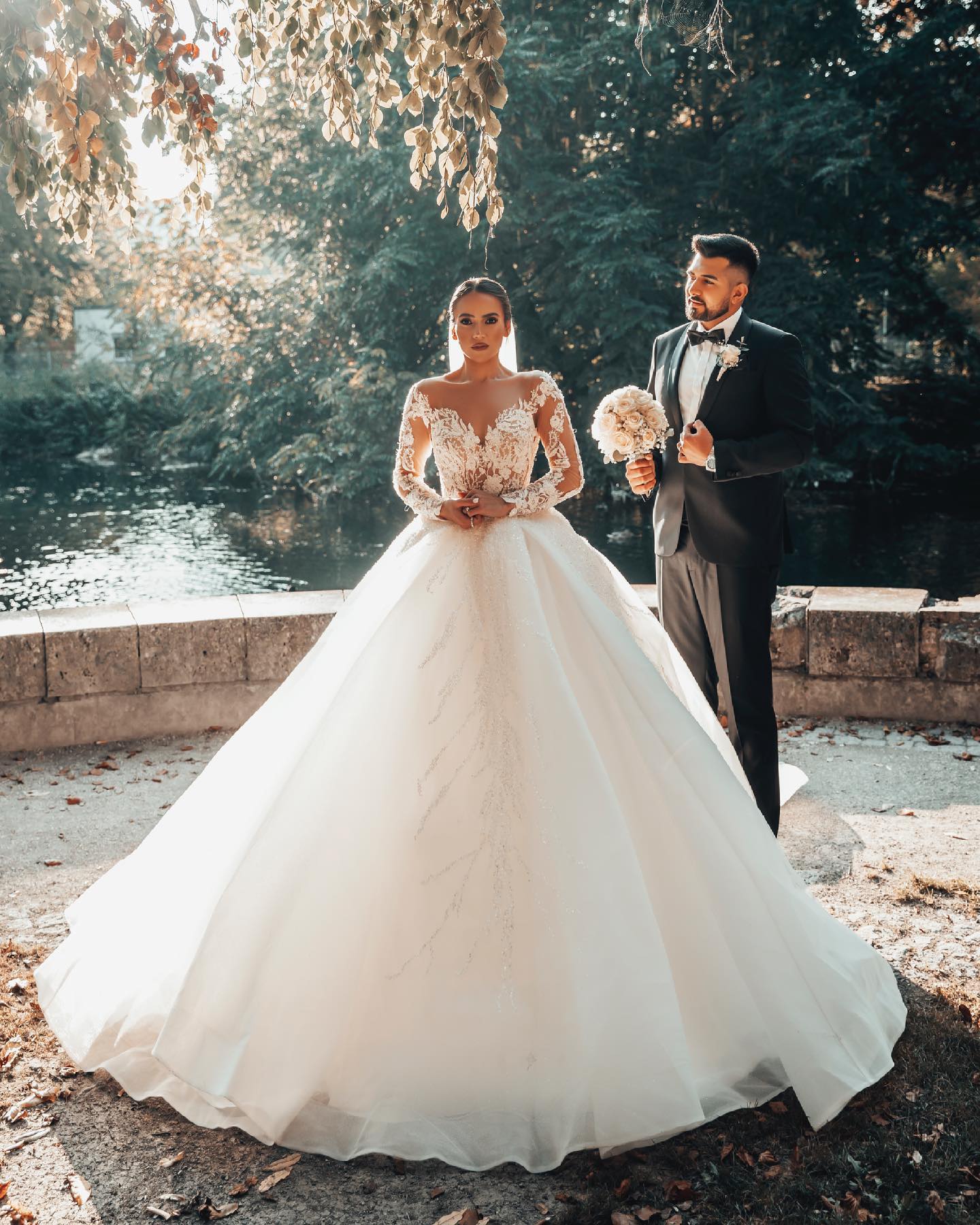 Bmbridal Long Sleeves Ball Gown Wedding Dress V-Neck Tulle With Lace Beads-BMbridal