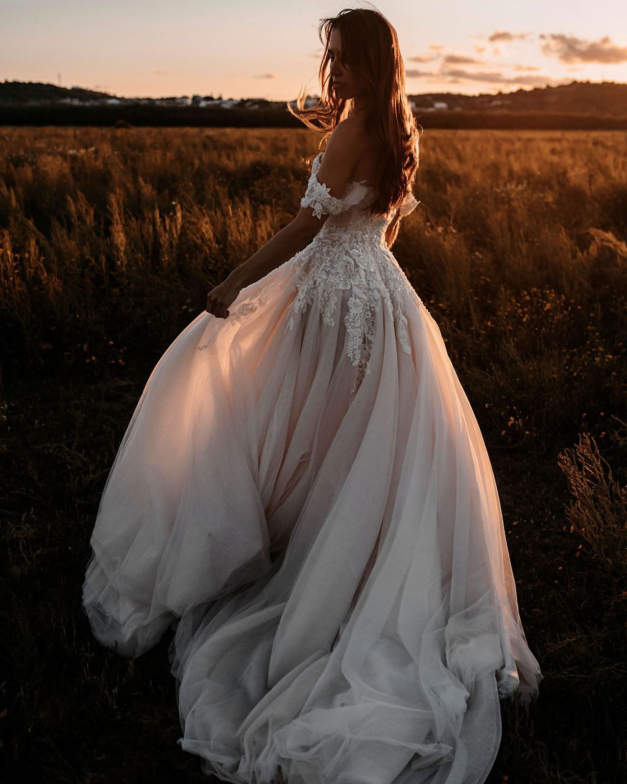 Glamorous Tulle Off-the-Shoulder Train Wedding Dress with A-Line Appliques Lace