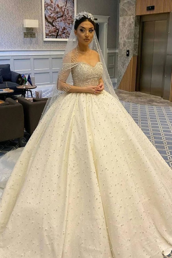 Elegant Ball Gown Sweetheart Off-the-Shoulder Backless Wedding Dress with Tulle Pearl Beading Ruffles