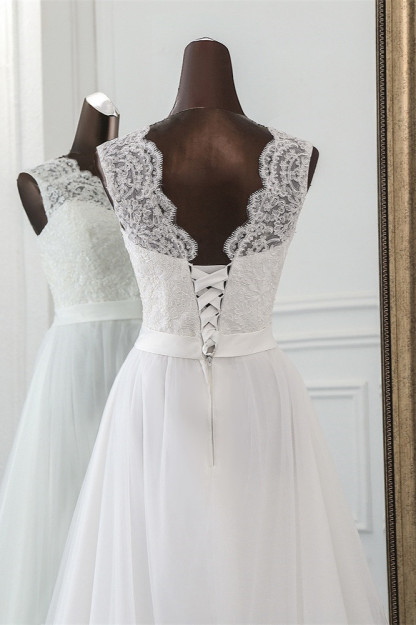 BMbridal Elegant Tullace Jewel Sleeveless White Wedding Dresses with Appliques Online