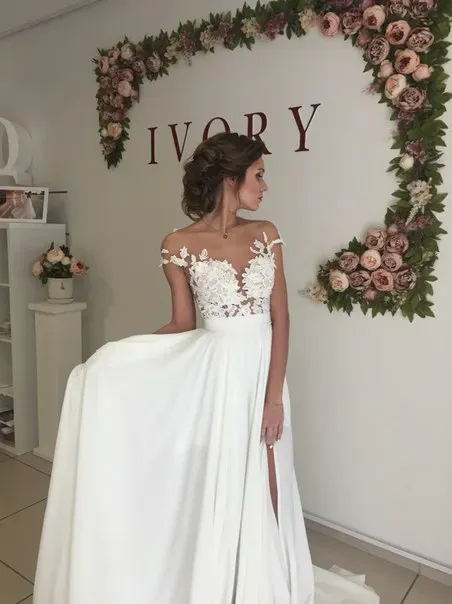 Luxury Ruffles A-Line Chiffon Lace Wedding Dress with Side Slit Appliques
