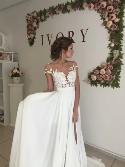Luxury Ruffles A-Line Chiffon Lace Wedding Dress with Side Slit Appliques
