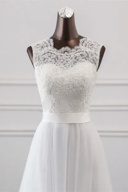Classic Tulle Long A-Line Jewel Wedding Dress with Appliques Lace