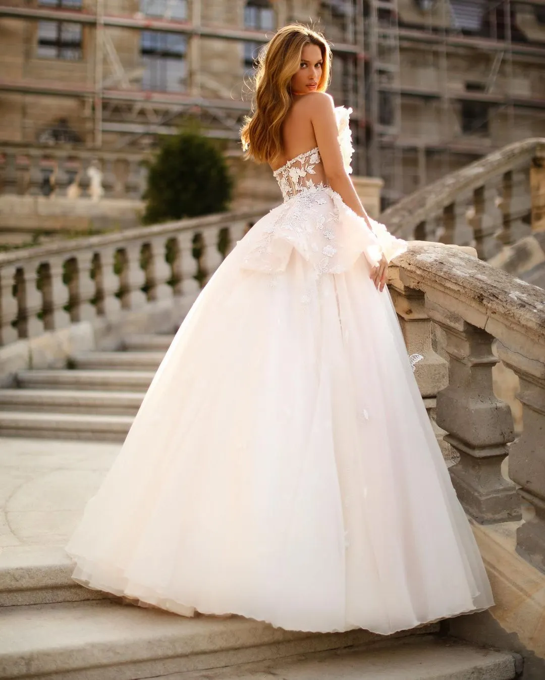Fashion Sweetheart Floor-Length Princess Appliques Backless Wedding Dress with Lace Tulle