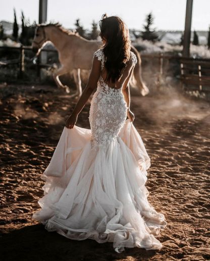 Elegant Backless Long Mermaid Sweetheart Tulle Wedding Dress with Lace