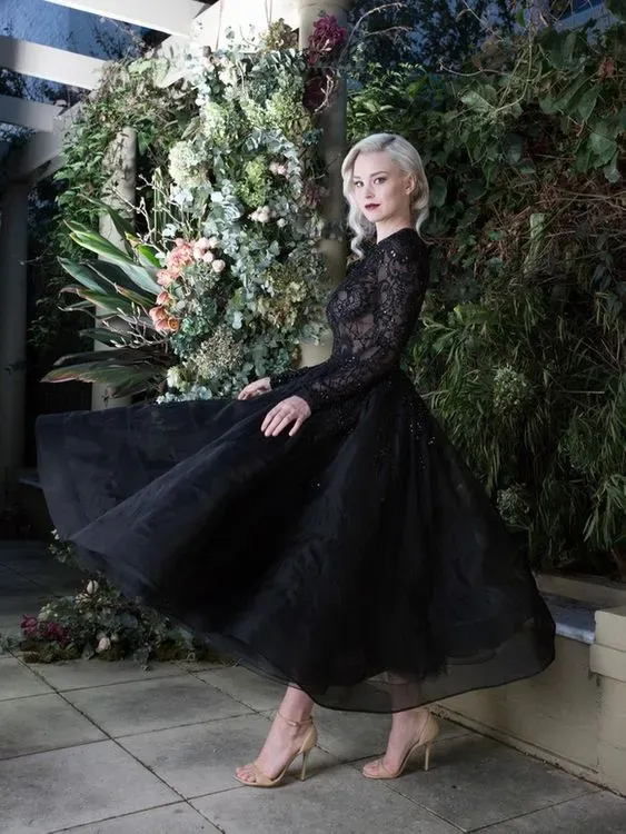 Classic Black Long Sleeves Tea-Length Bateau Wedding Dress with Appliques Lace
