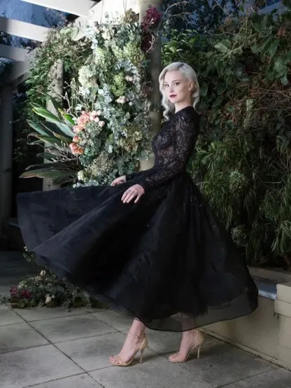 Classic Black Long Sleeves Tea-Length Bateau Wedding Dress with Appliques Lace