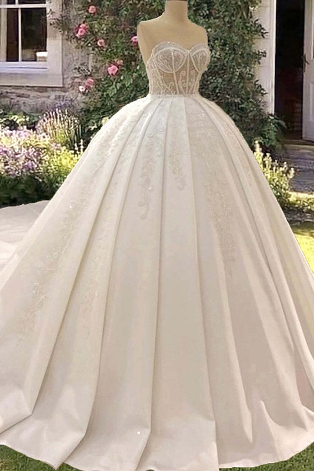 Sweetheart Ivory Ball Gown Princess Quinceanera Dress with Ruched Lace Corset