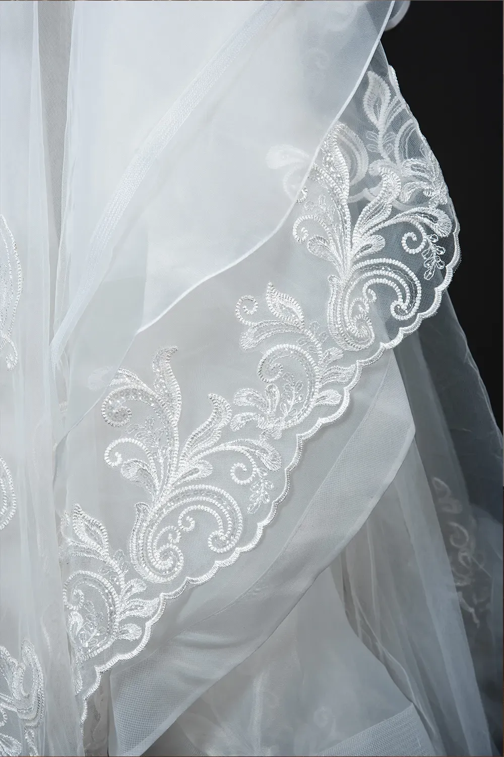 Chic Ruffles Ball Gown Long Sleeve Wedding Dress with Lace Appliques