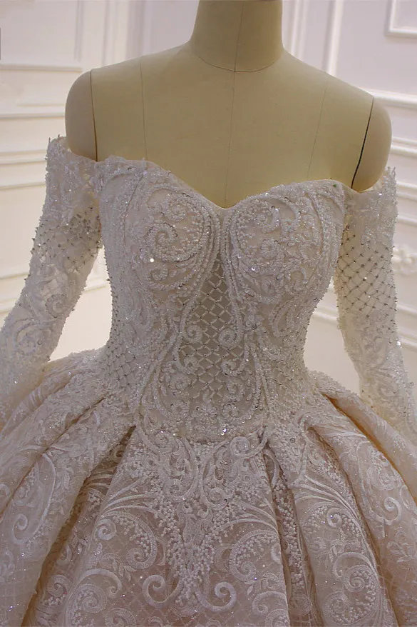 Stunning Ball Gown Off-the-Shoulder Long Sleeves Wedding Dress with Appliques Lace
