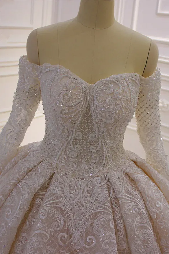 Stunning Ball Gown Off-the-Shoulder Long Sleeves Wedding Dress with Appliques Lace