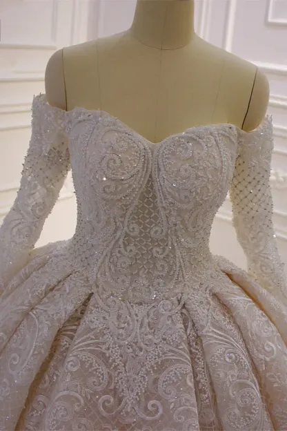 Stunning Ball Gown Off-the-Shoulder Long Sleeves Wedding Dress with Appliques Lace