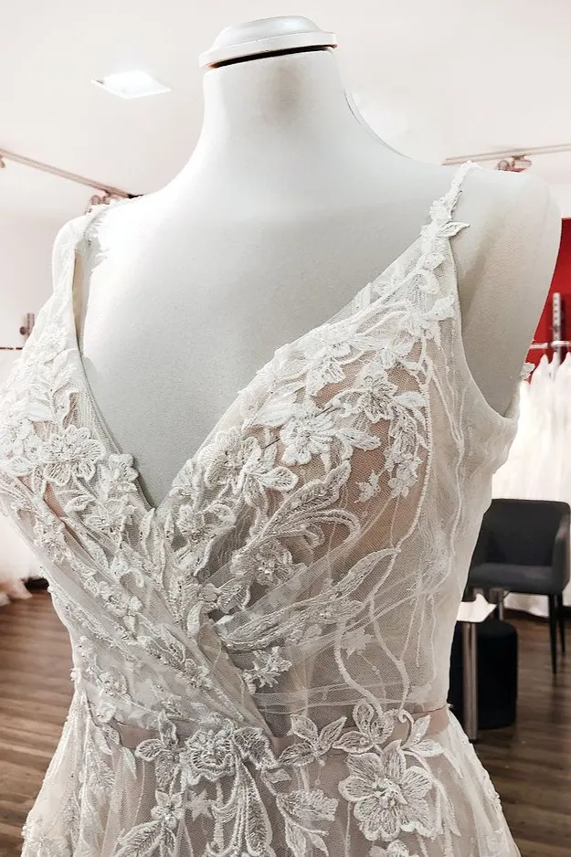 Sexy Backless Long A-Line Lace Wedding Dresses with Tulle V-Neck