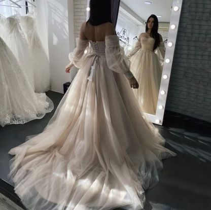 Romantic Lace Sweetheart Long Sleeve Backless Appliques Wedding Dress with Crystal Tulle A-Line