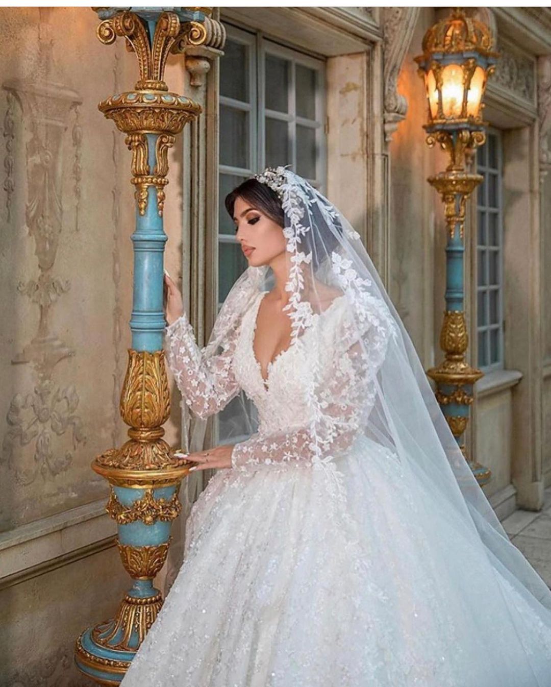Bmbridal Long Sleeves Ball Gown Wedding Dress Appliques V-Neck Bridal Gown-BMbridal