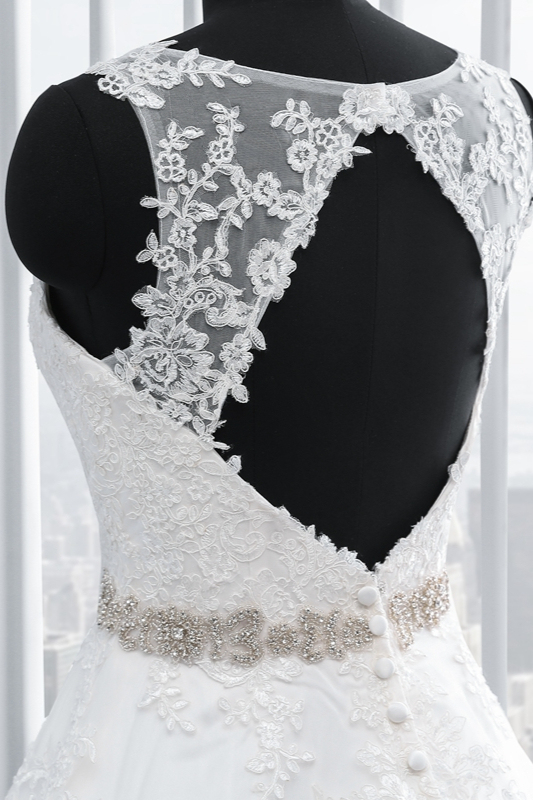 BMbridal Simple Jewel Tulle Lace Wedding Dress A-Line Appliques Beadings Bridal Gowns with Sash Online-BMbridal