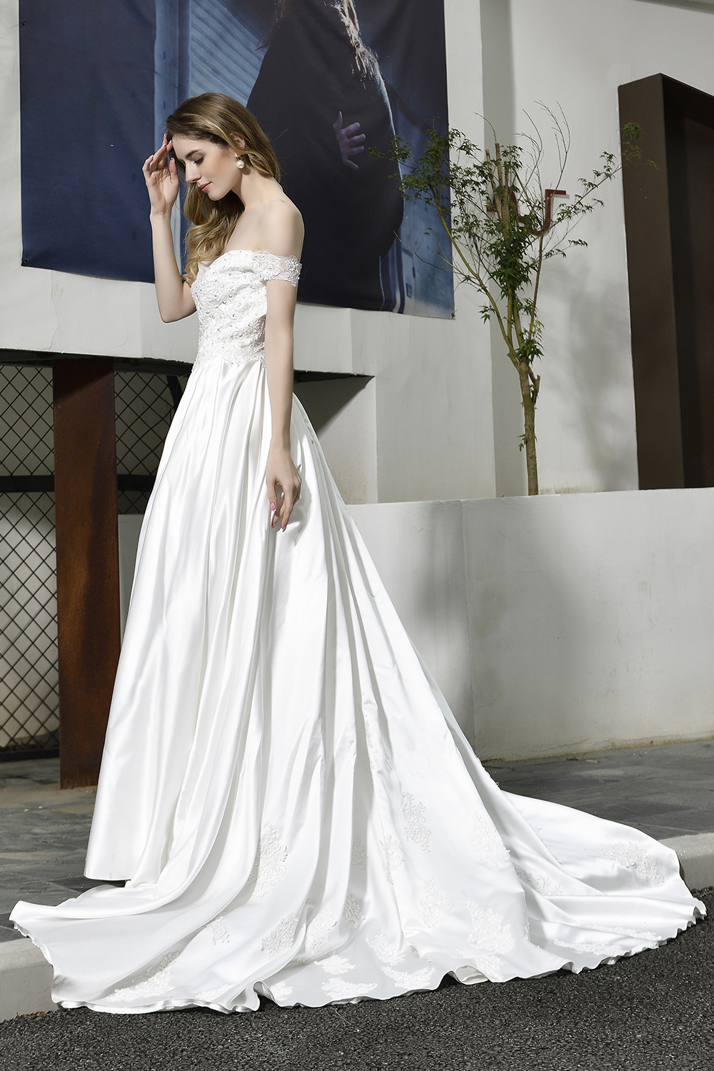 BMbridal Sexy Lace Appliques Off the Shoulder Sweetheart Wedding Dress with Low Back