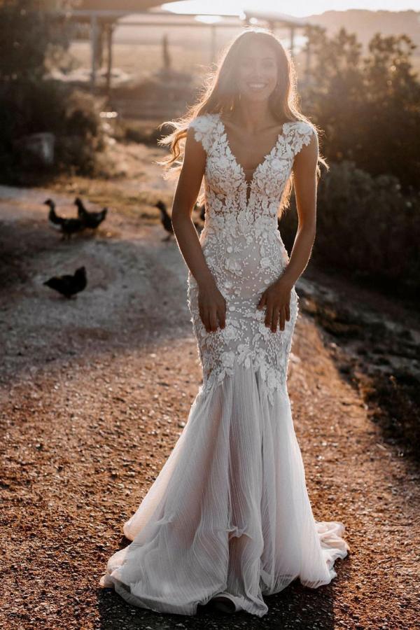 Elegant Backless Long Mermaid Sweetheart Tulle Wedding Dress with Lace