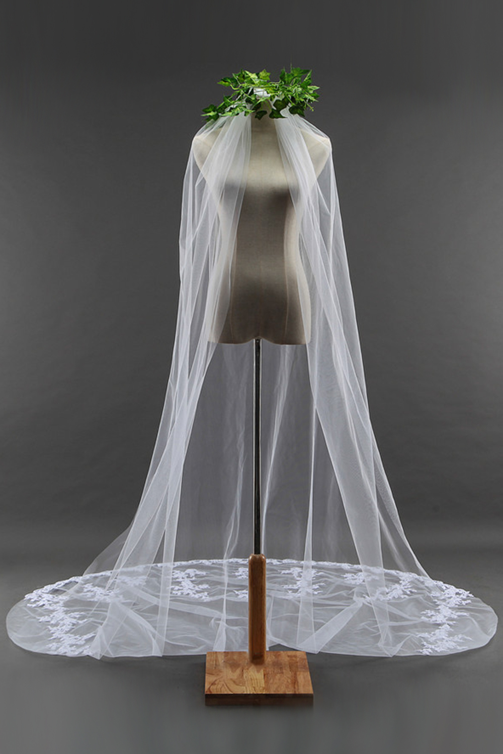 BMbridal Glamourous Cathedral Tulle Scalloped Edge Wedding Veil with Appliques-BMbridal