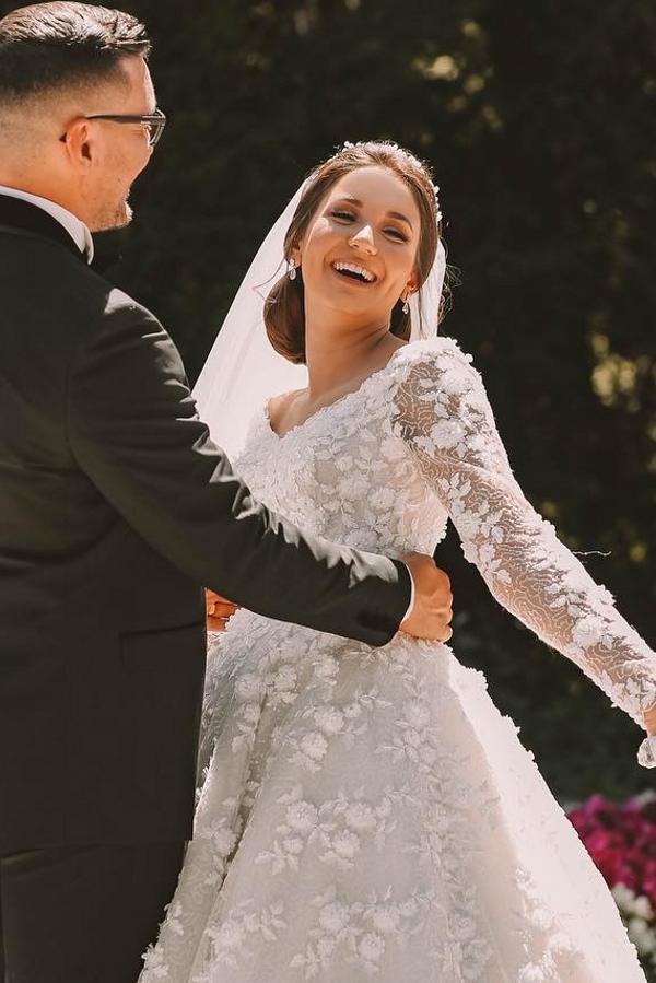 Bmbridal Long Sleeves V-Neck Ball Gown Wedding Dress With Appliques-BMbridal