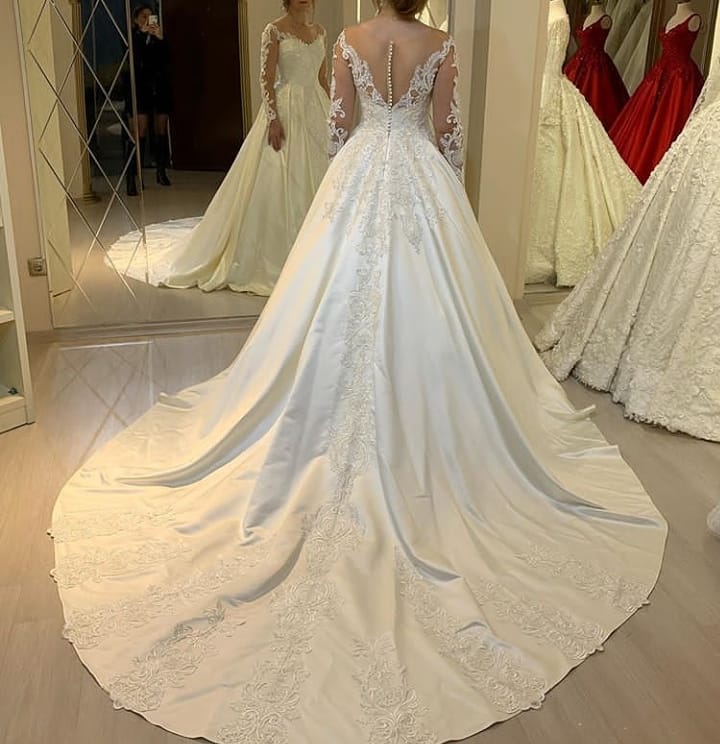 Gorgeous Long Sleeve Pearl Sweetheart Satin A-Line Wedding Dress with Lace Appliques