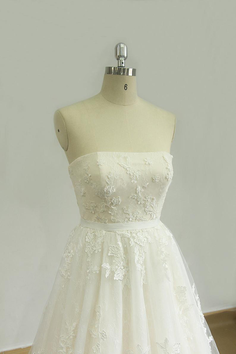 BMbridal Elegant Strapless Lace Tulle Wedding Dress Appliques White A-line Bridal Gowns On Sale