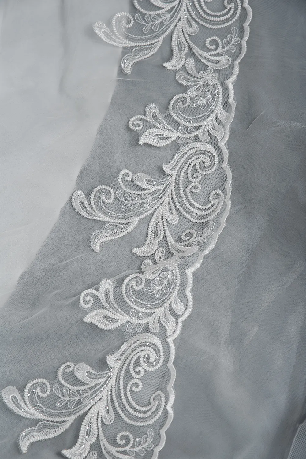 Chic Ruffles Ball Gown Long Sleeve Wedding Dress with Lace Appliques