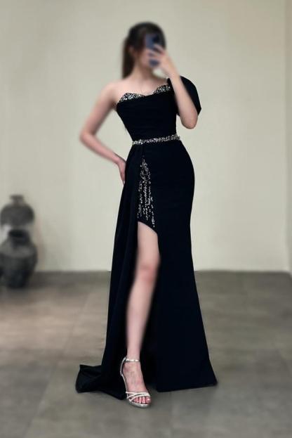 Exquisite Floor-Length Mermaid One-Shoulder Split Front Satin Prom Dresses with Beadings