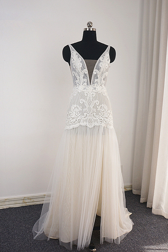 BMbridal Sexy Straps Deep-V-Neck Tulle Appliques Wedding Dress Sleeveless Ruffles Lace Bridal Gowns Online-BMbridal