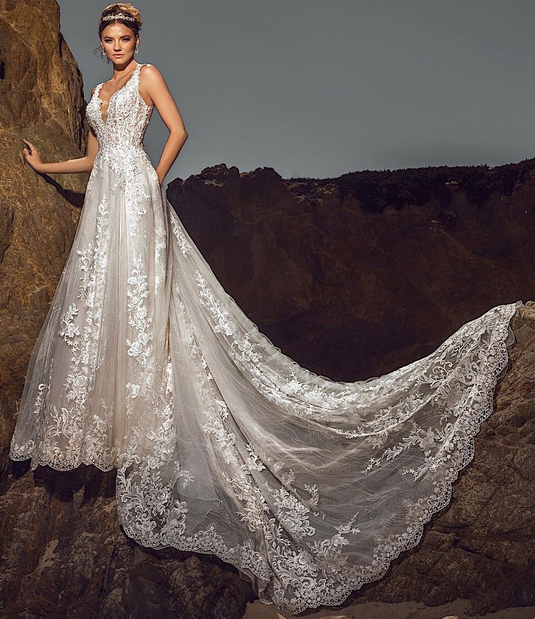 Bmbridal Sleeveless V-Neck Wedding Dress Lace Open Back-BMbridal