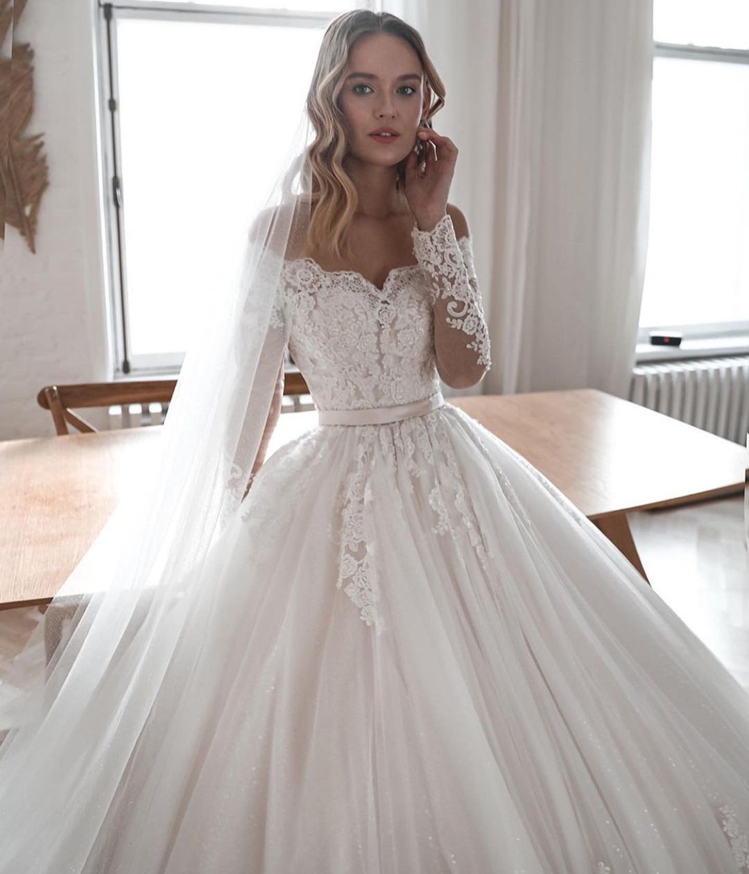 Glamorous Ball Gowns Long Sleeves Wedding Dresses with Lace Tulle