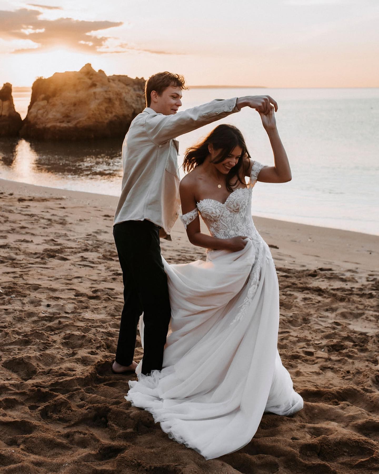 Glamorous Tulle Off-the-Shoulder Train Wedding Dress with A-Line Appliques Lace