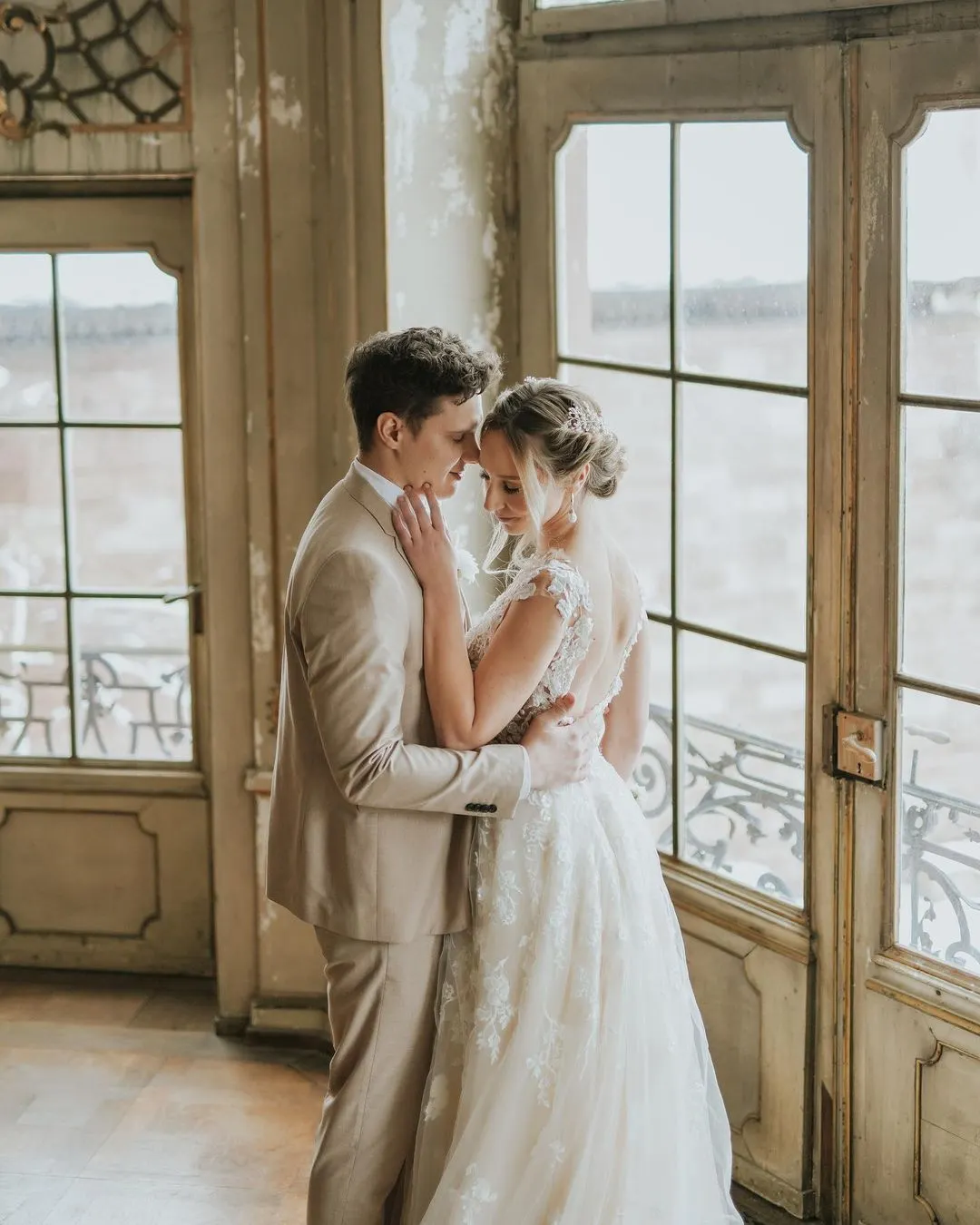 Chic Boho A-Line Tulle Long Wedding Dress with Lace Appliques