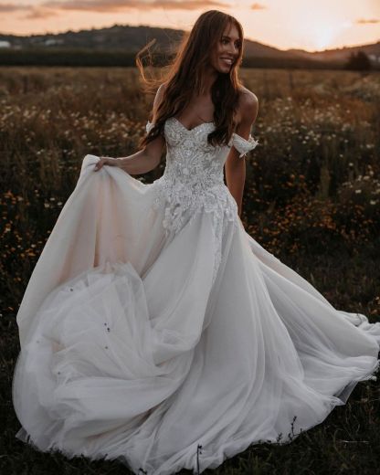 Elegant Tulle A-Line Off-the-Shoulder Wedding Dress with Appliques Lace