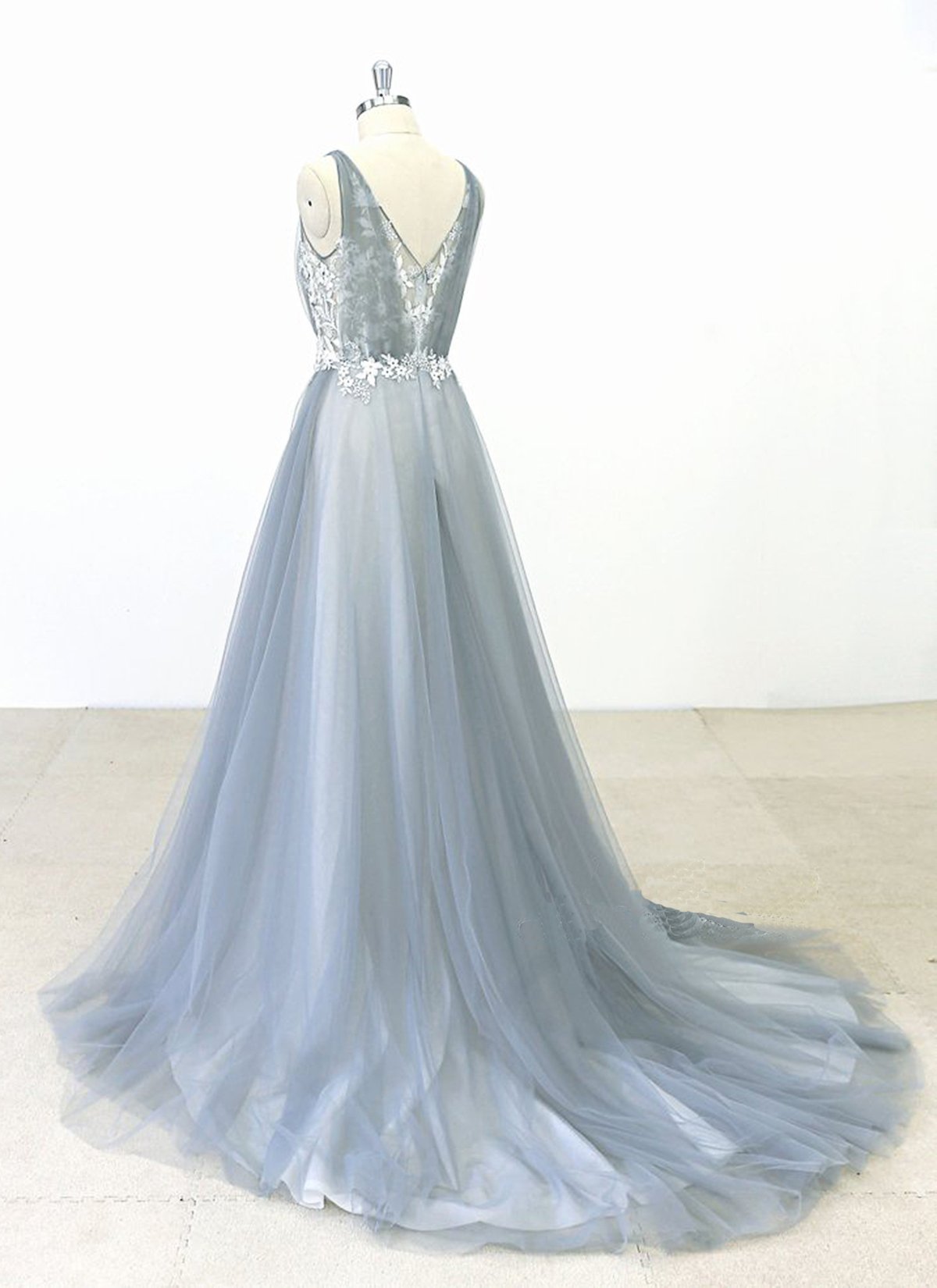BMbridal Elegant Gray Tulle Round Neck Beach Wedding Dress Jewel Sweep Train Bridal Gowns On Sale