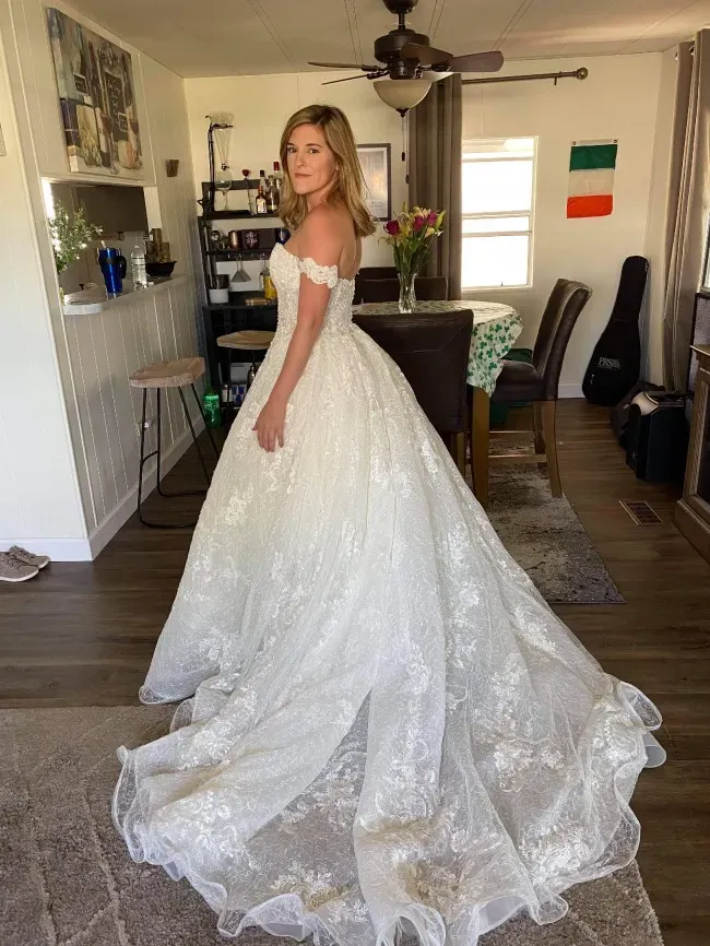 Elegant A-Line Off-the-Shoulder Lace Wedding Dress with Appliques Beads