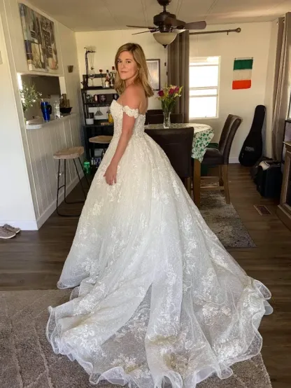 Elegant A-Line Off-the-Shoulder Lace Wedding Dress with Appliques Beads