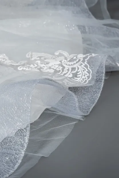Stunning Cap Sleeve Ball Gown Sheer Tulle Wedding Dress with Lace V-Neck
