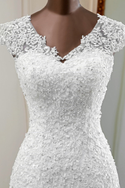 BMbridal Luxury V-Neck Sleeveless White Lace Mermaid Wedding Dresses with Appliques