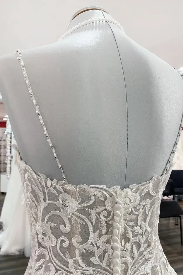 Glamorous Spaghetti-Straps Tulle Ball Gown V-Neck Wedding Dress with Lace Ruffles