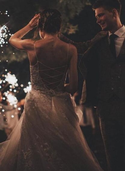 Romantic Long Tulle Spaghetti Straps Lace Wedding Dress with A-Line V-Neck