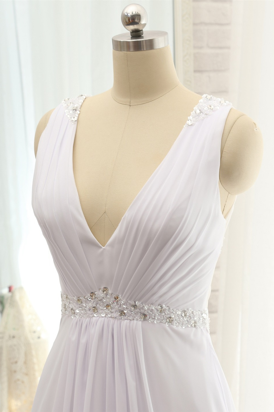 BMbridal Modest Straps V-neck Sleeveless Wedding Dresses White Chiffon Bridal Gowns Online