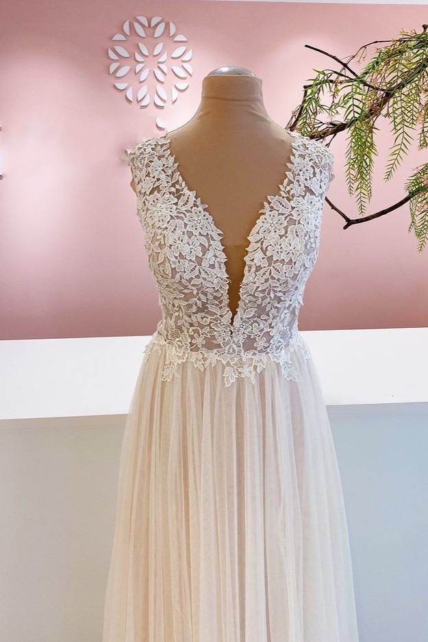 BMbridal Sleeveless Long Wedding Dress Lace Appliques Tulle Bridal Gown-BMbridal
