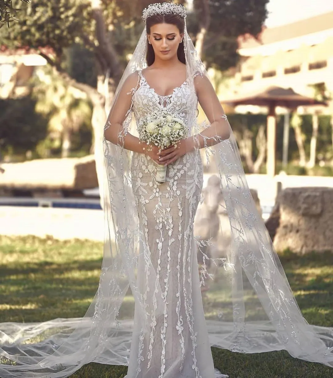 Chic Lace Long Mermaid V-Neck Tulle Wedding Dress with Detachable Train